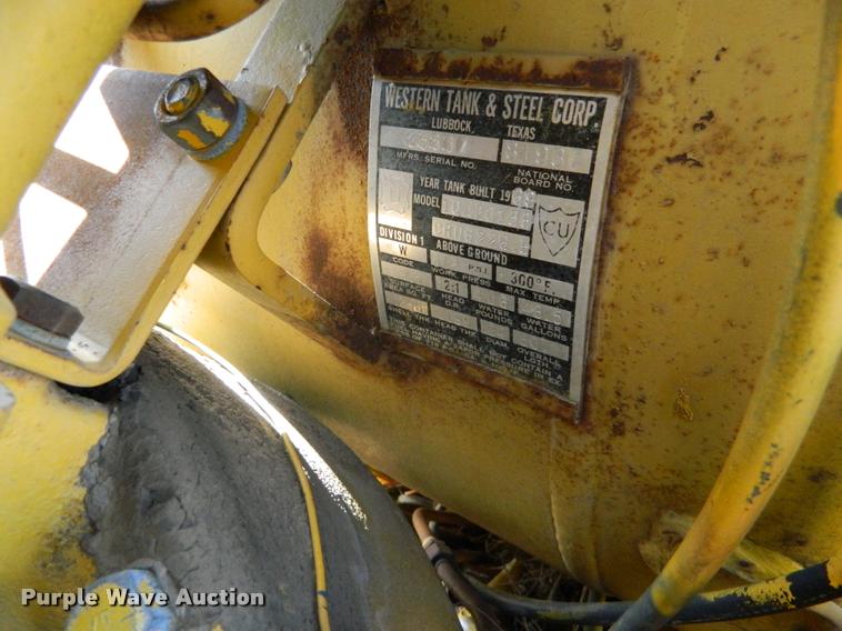 image for item K2693 Minneapolis Moline G900 tractor