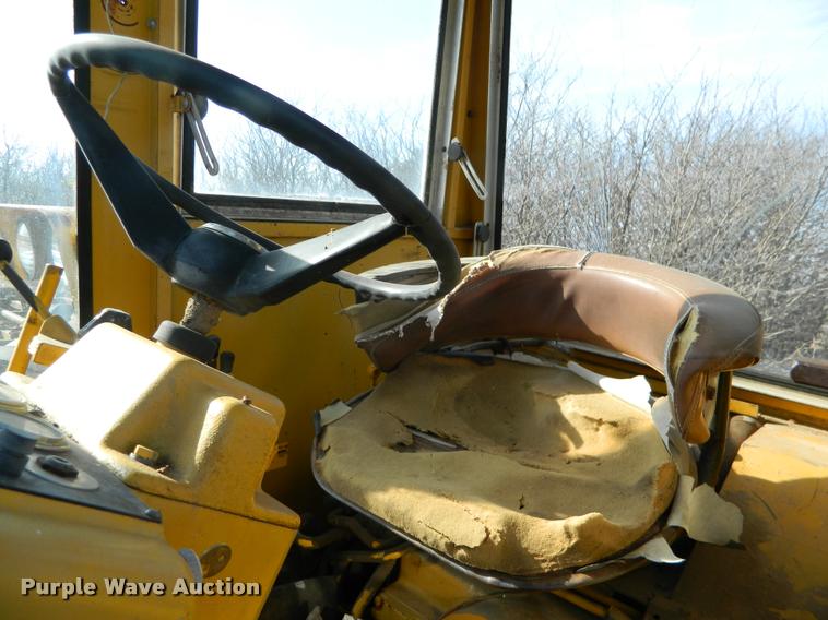 image for item K2693 Minneapolis Moline G900 tractor