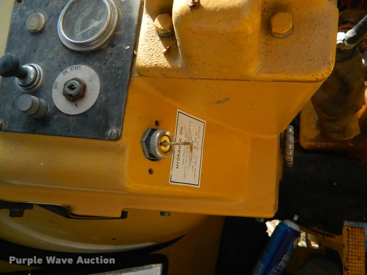 image for item K2693 Minneapolis Moline G900 tractor