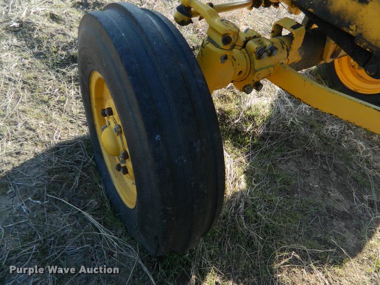 image for item K2693 Minneapolis Moline G900 tractor