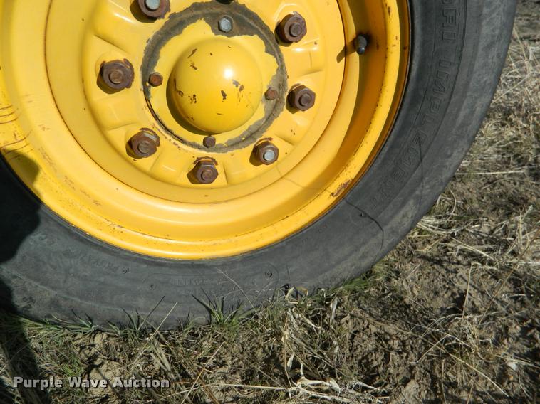 image for item K2693 Minneapolis Moline G900 tractor