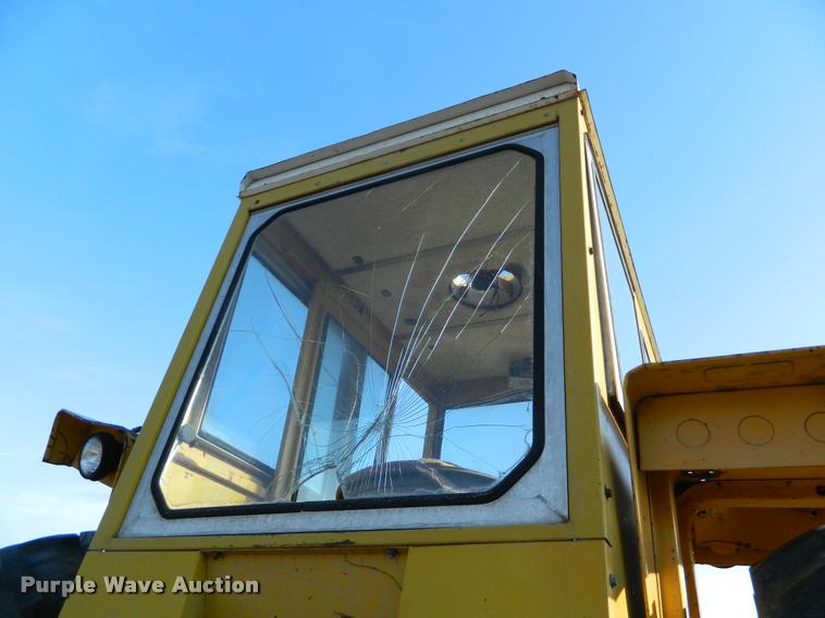 image for item K2693 Minneapolis Moline G900 tractor