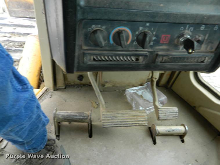 image for item K2699 2002 Caterpillar D6M XL series dozer