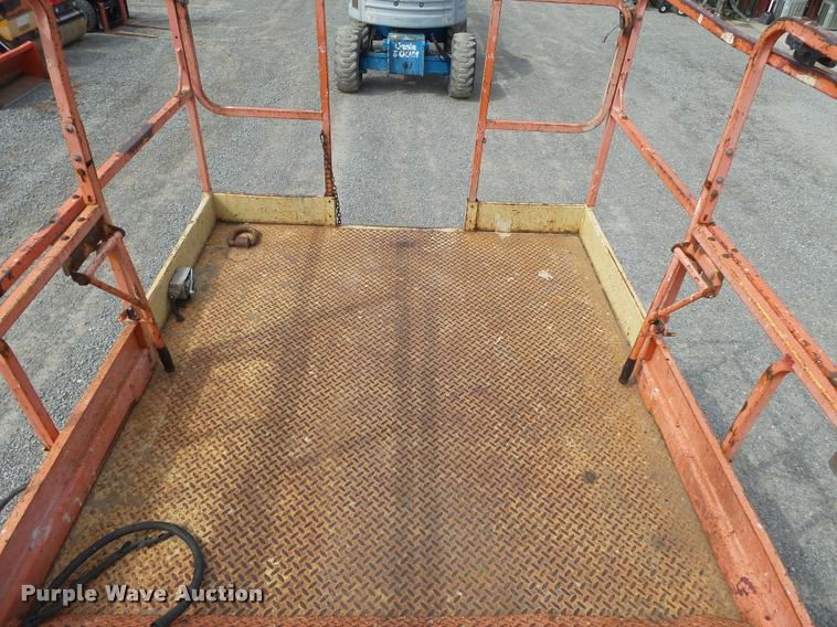 image for item K3305 2001 JLG 40RTS scissor lift
