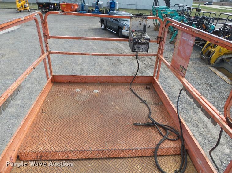 image for item K3305 2001 JLG 40RTS scissor lift