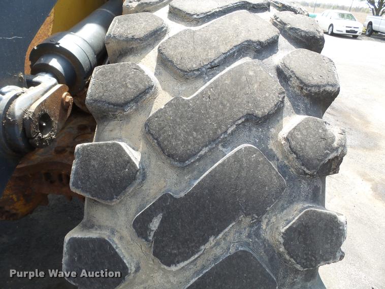 image for item K3307 2004 John Deere 624J wheel loader