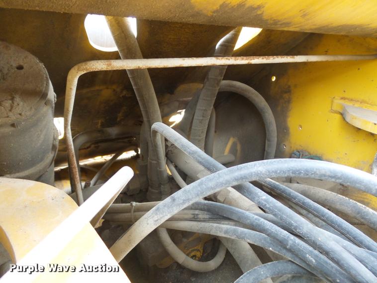 image for item K3307 2004 John Deere 624J wheel loader