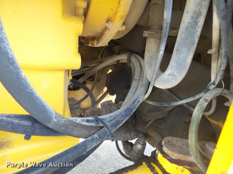 image for item K3307 2004 John Deere 624J wheel loader