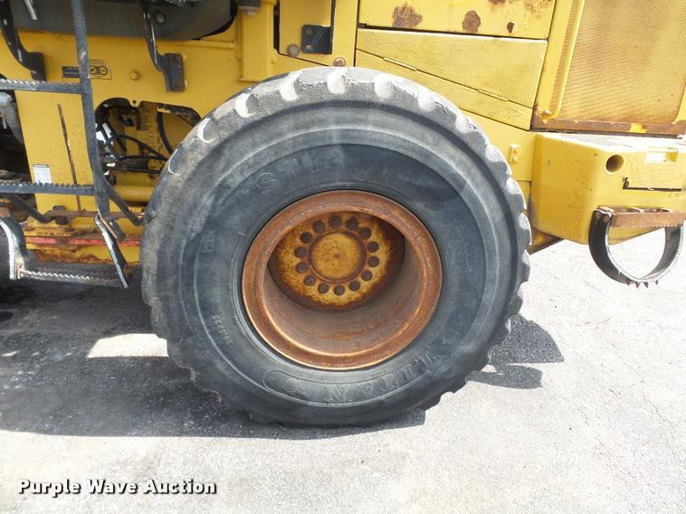 image for item K3307 2004 John Deere 624J wheel loader