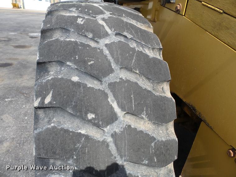 image for item K3307 2004 John Deere 624J wheel loader