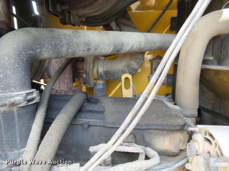 image for item K3307 2004 John Deere 624J wheel loader