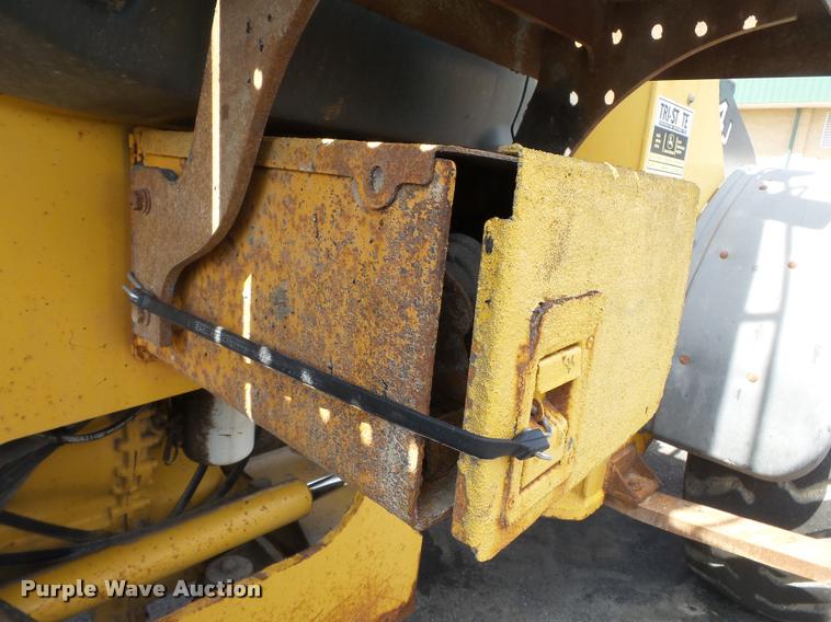 image for item K3307 2004 John Deere 624J wheel loader