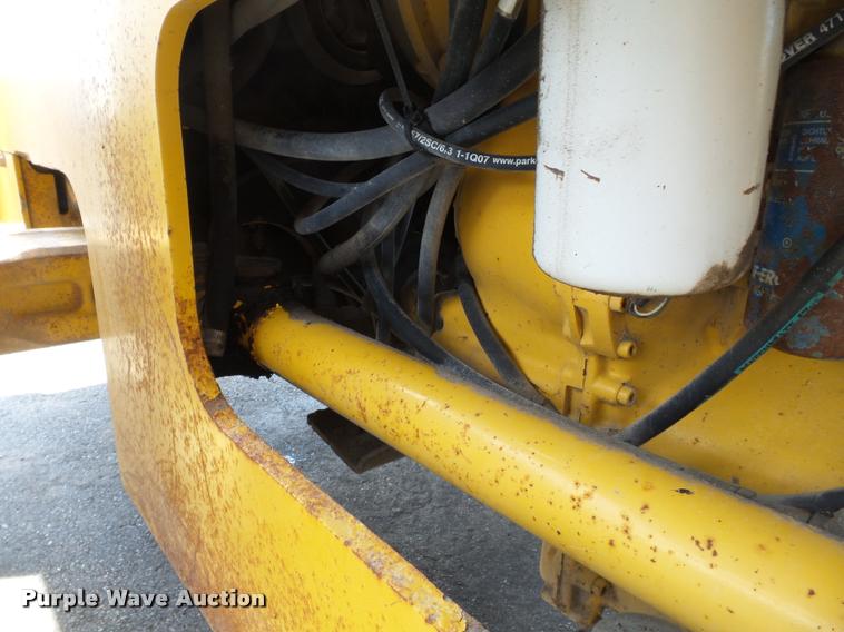 image for item K3307 2004 John Deere 624J wheel loader