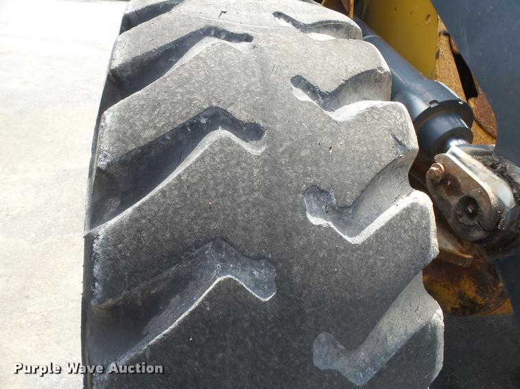 image for item K3307 2004 John Deere 624J wheel loader
