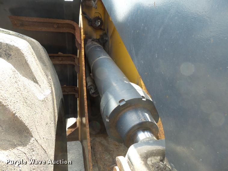 image for item K3307 2004 John Deere 624J wheel loader