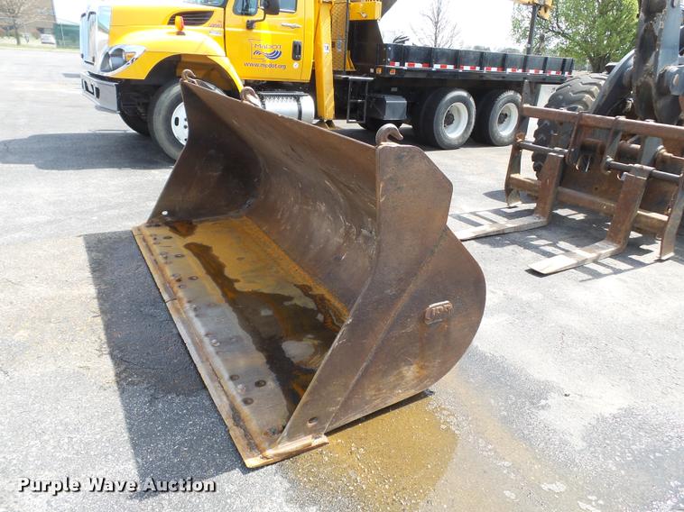 image for item K3307 2004 John Deere 624J wheel loader