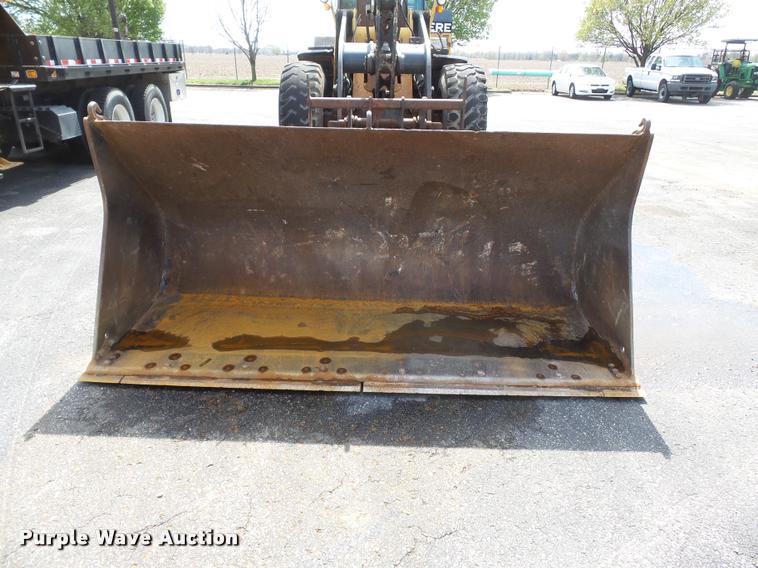 image for item K3307 2004 John Deere 624J wheel loader