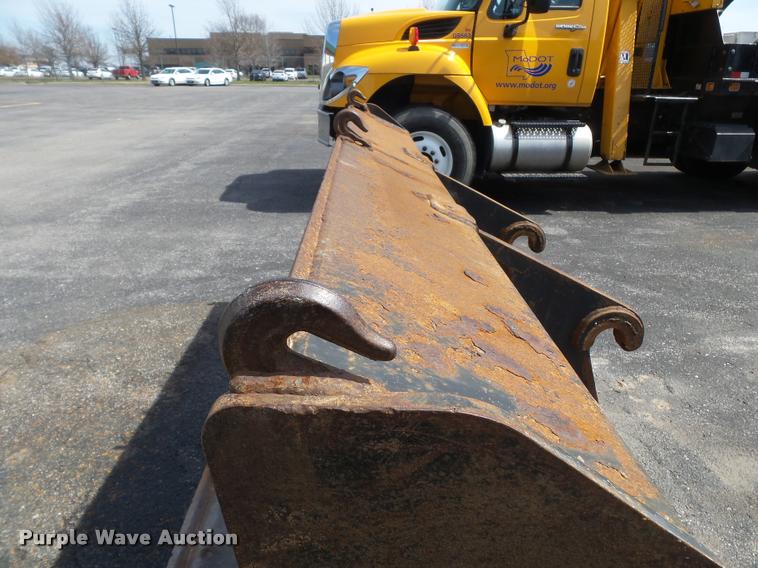 image for item K3307 2004 John Deere 624J wheel loader