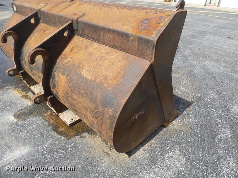 image for item K3307 2004 John Deere 624J wheel loader