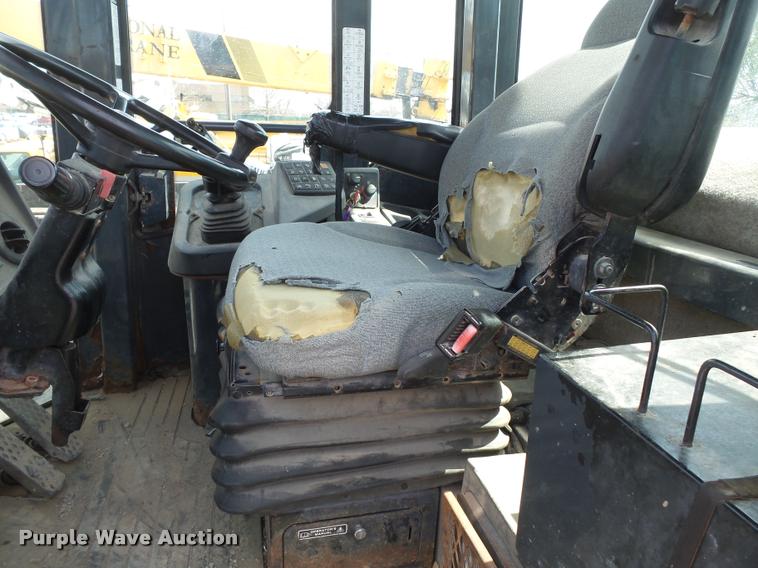 image for item K3307 2004 John Deere 624J wheel loader