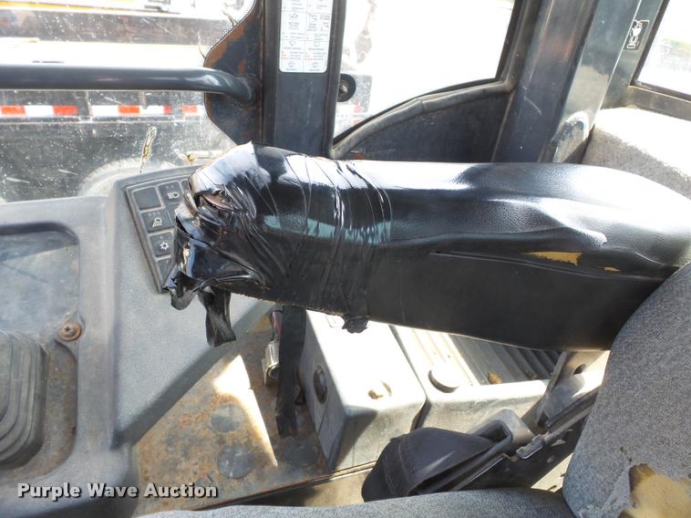 image for item K3307 2004 John Deere 624J wheel loader