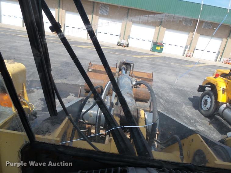 image for item K3307 2004 John Deere 624J wheel loader