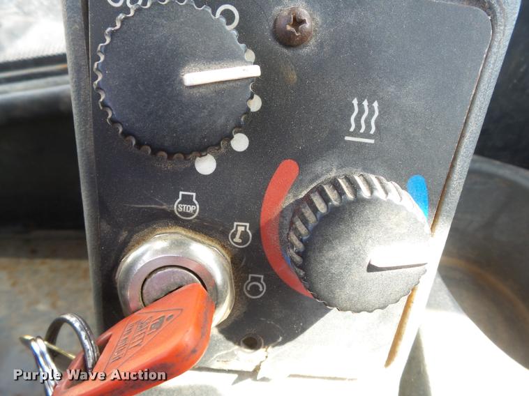 image for item K3307 2004 John Deere 624J wheel loader