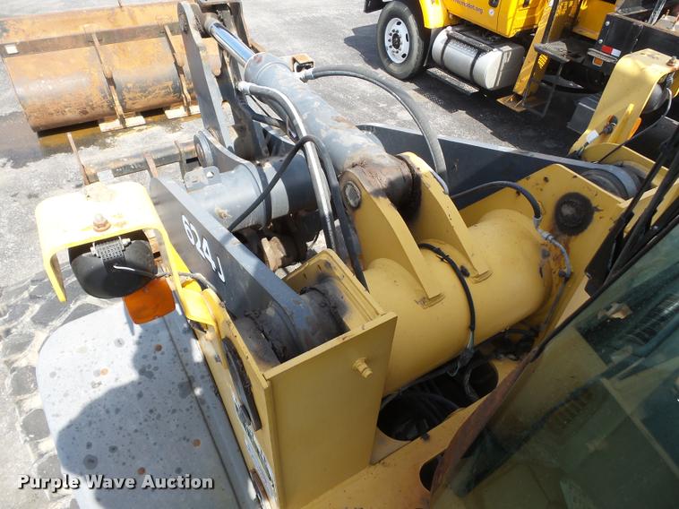 image for item K3307 2004 John Deere 624J wheel loader