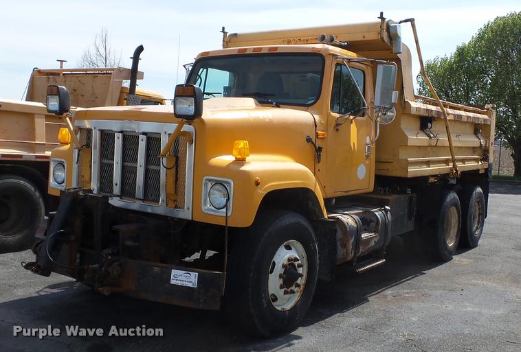 image for item K3308 2002 International 2554 dump truck