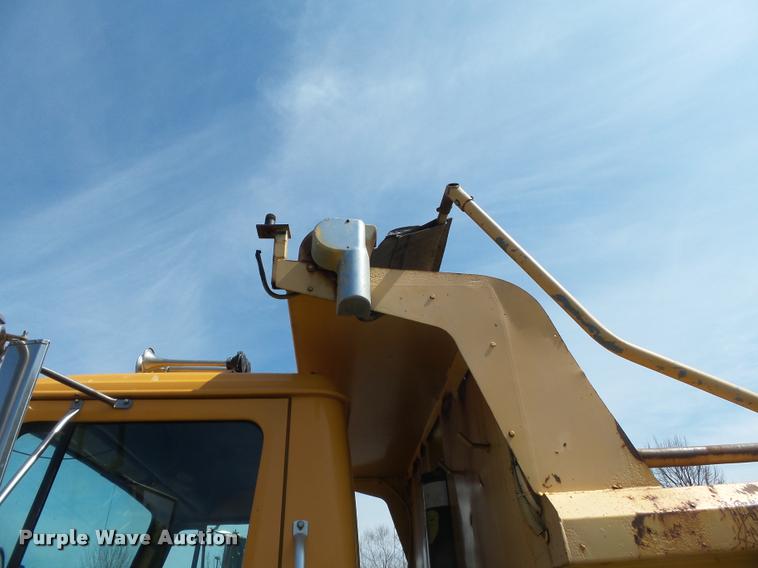 image for item K3308 2002 International 2554 dump truck