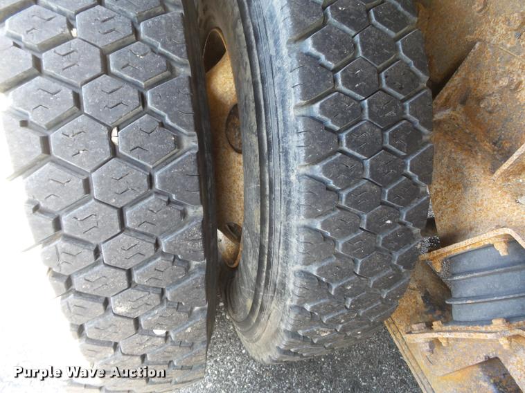 image for item K3308 2002 International 2554 dump truck