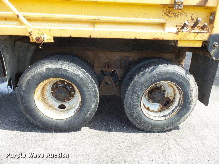 image for item K3308 2002 International 2554 dump truck