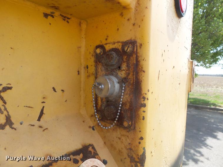 image for item K3308 2002 International 2554 dump truck