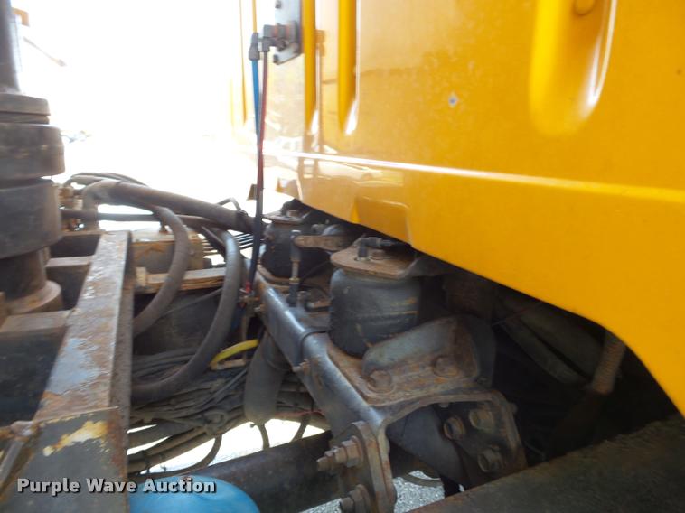 image for item K3308 2002 International 2554 dump truck