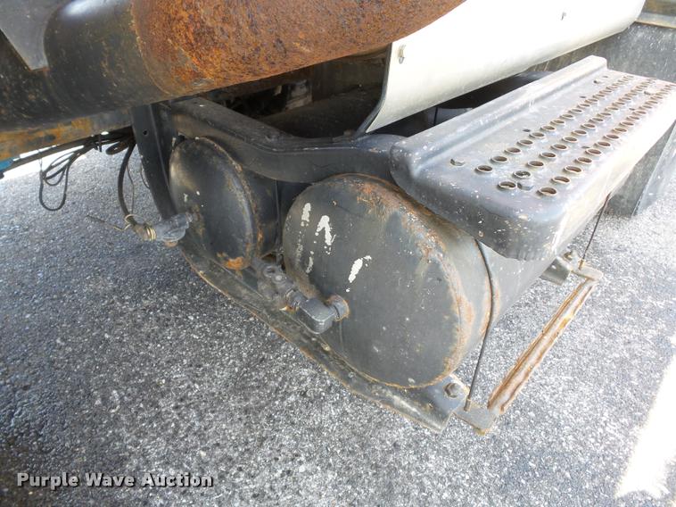 image for item K3308 2002 International 2554 dump truck