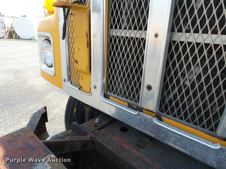 image for item K3308 2002 International 2554 dump truck