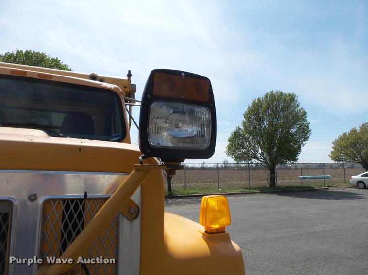 image for item K3308 2002 International 2554 dump truck