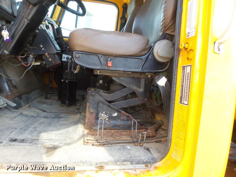 image for item K3308 2002 International 2554 dump truck