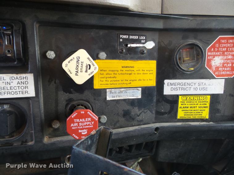 image for item K3308 2002 International 2554 dump truck