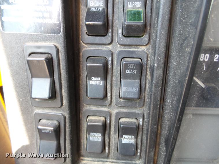 image for item K3308 2002 International 2554 dump truck