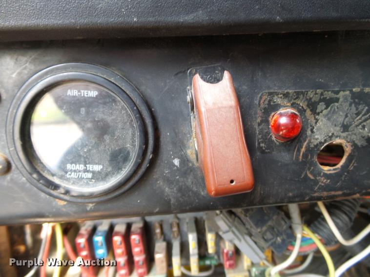 image for item K3308 2002 International 2554 dump truck