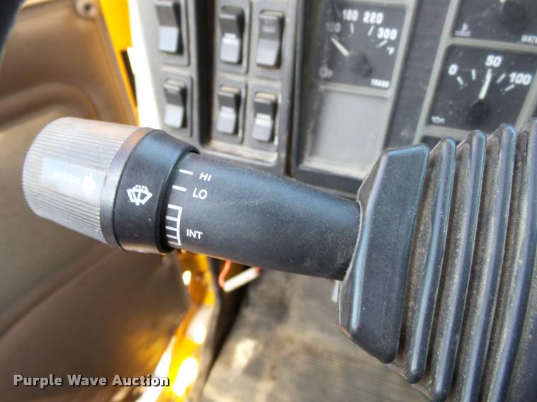 image for item K3308 2002 International 2554 dump truck