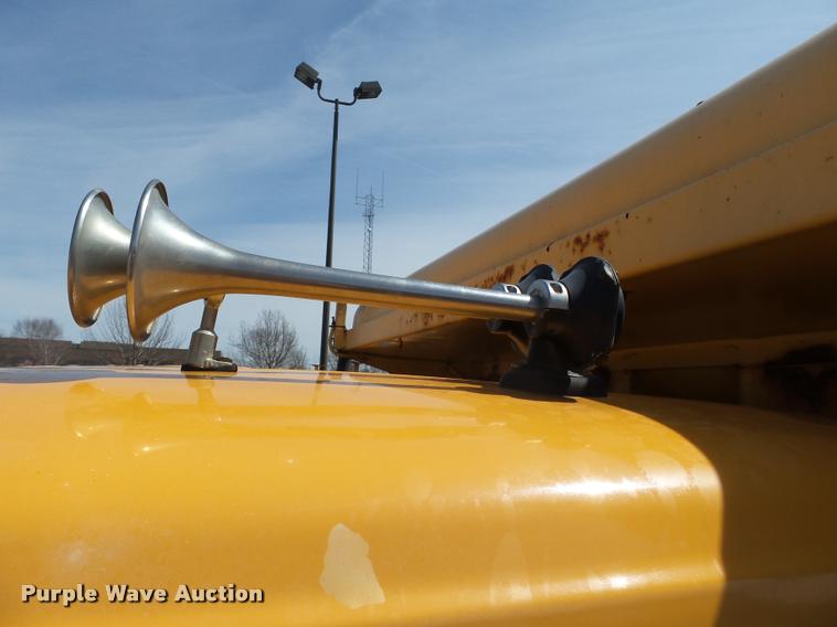 image for item K3308 2002 International 2554 dump truck