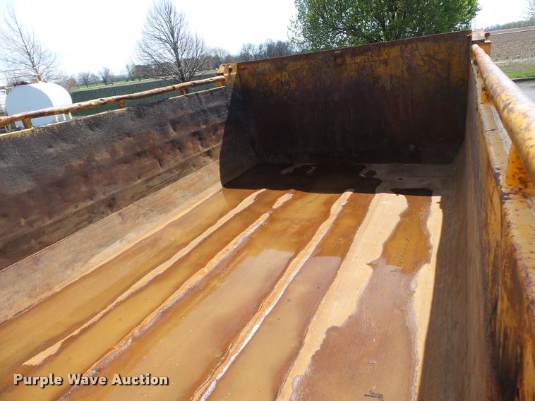 image for item K3308 2002 International 2554 dump truck