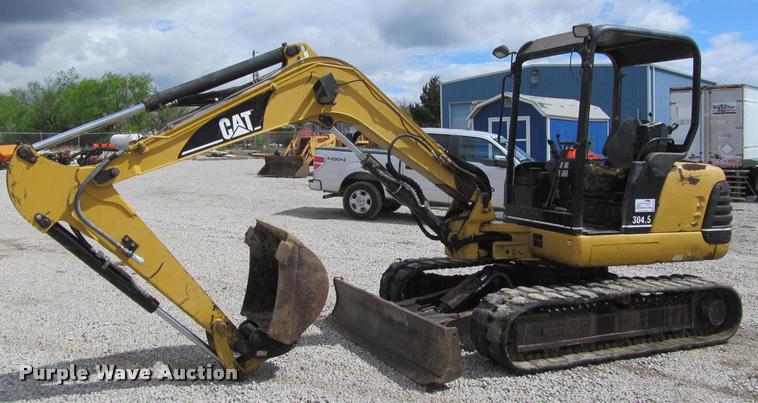 image for item K4945 2002 Caterpillar 304.5 compact excavator