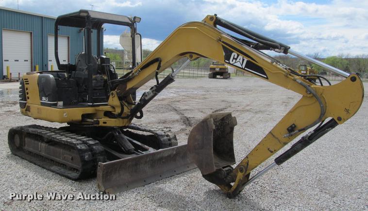 image for item K4945 2002 Caterpillar 304.5 compact excavator