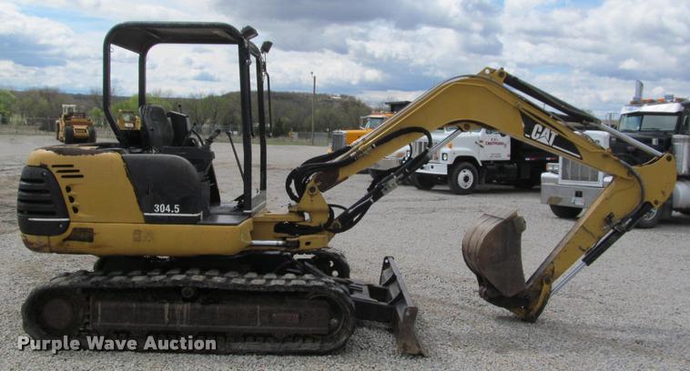 image for item K4945 2002 Caterpillar 304.5 compact excavator