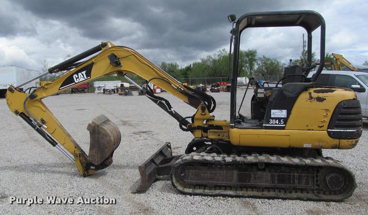 image for item K4945 2002 Caterpillar 304.5 compact excavator