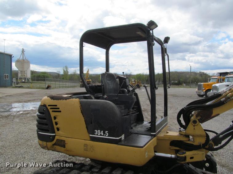 image for item K4945 2002 Caterpillar 304.5 compact excavator