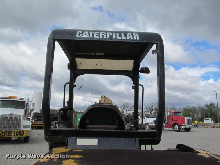 image for item K4945 2002 Caterpillar 304.5 compact excavator